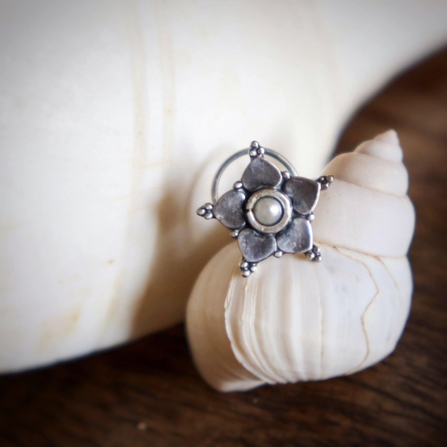 Daffodil Nose Pin (wire or Clip-on) - Smith Jewels