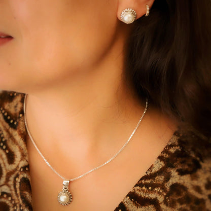 Pearl Rava Studs Earrings - Smith Jewels