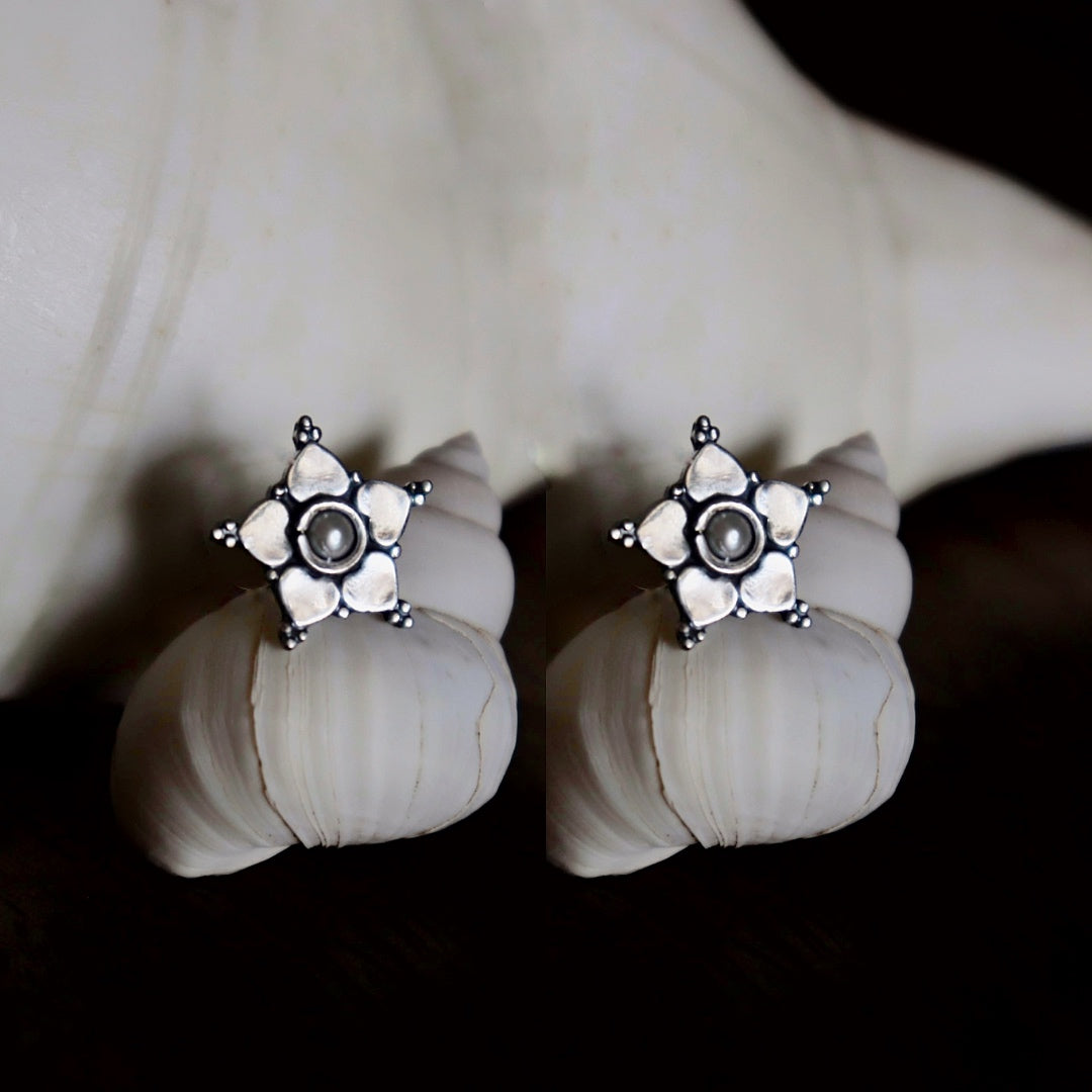 Daffodil Pearl Stud Earrings