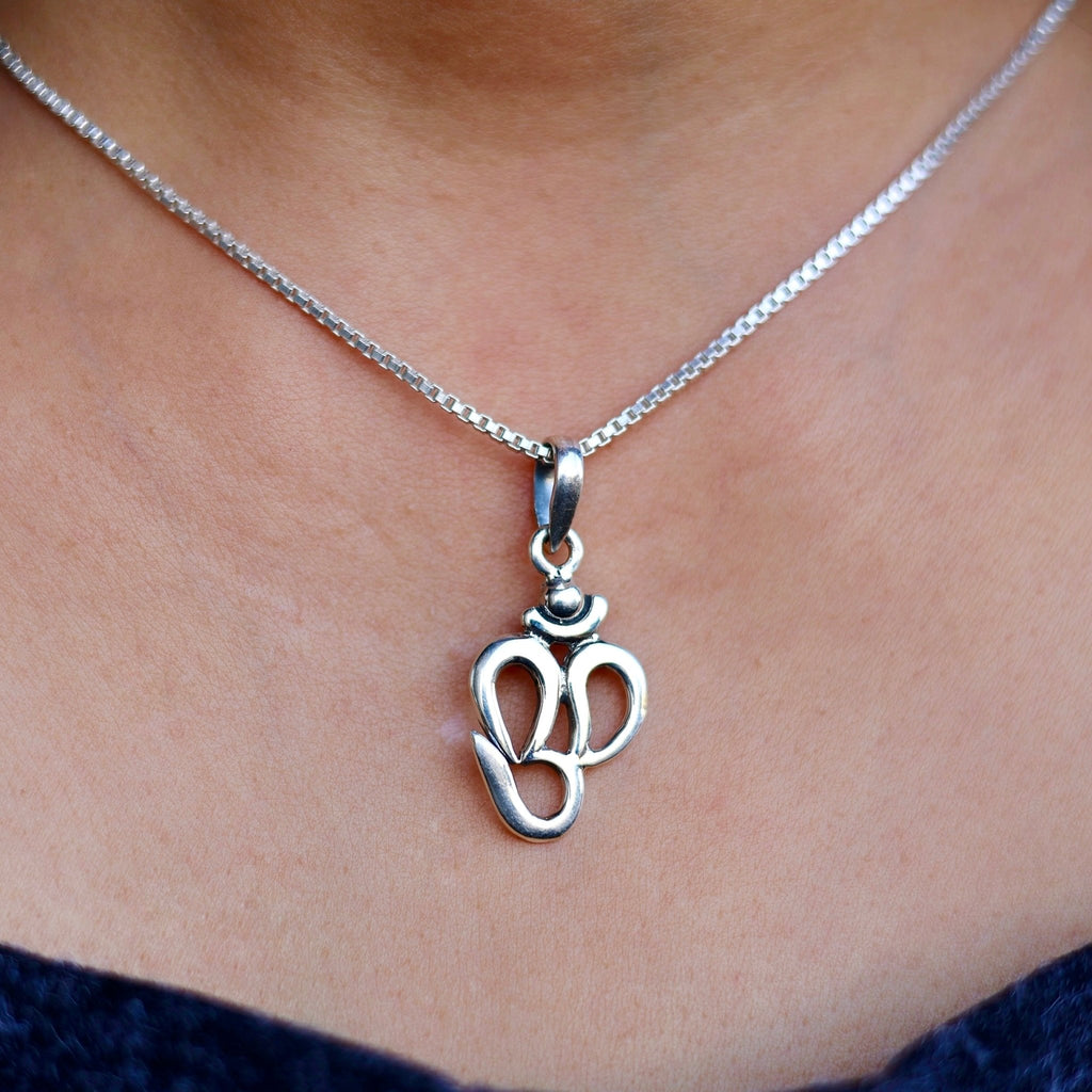 Om Rakhi & Lumba Set - Smith JewelsRakhi