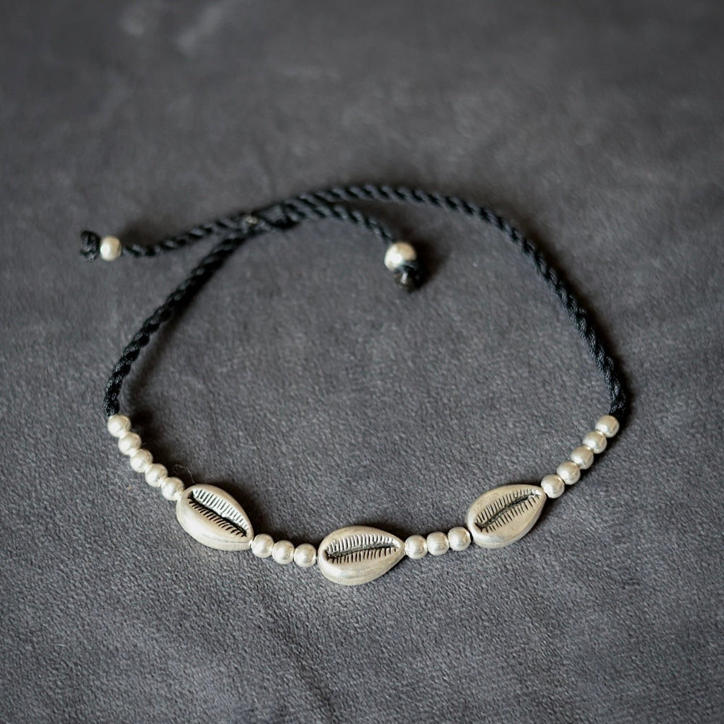 Tri - Silver Cowrie Black Thread Anklet - Smith JewelsAnklet