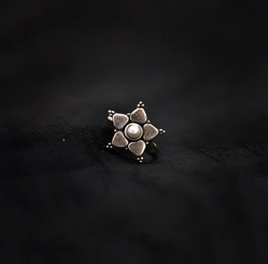 Daffodil Nose Pin (wire or Clip-on) - Smith Jewels