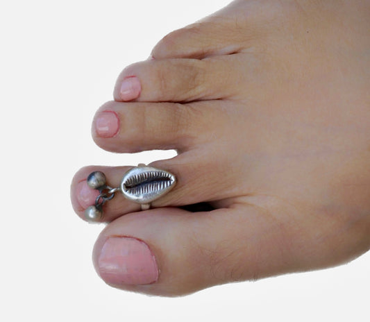 Silver Cowrie Toe-ring