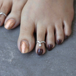 Crown Pearl Toe-Rings (Pair)