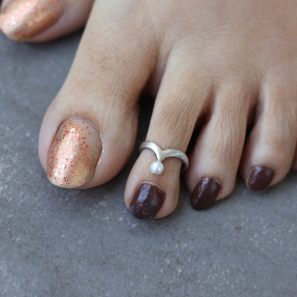Crown Pearl Toe-Rings (Pair)